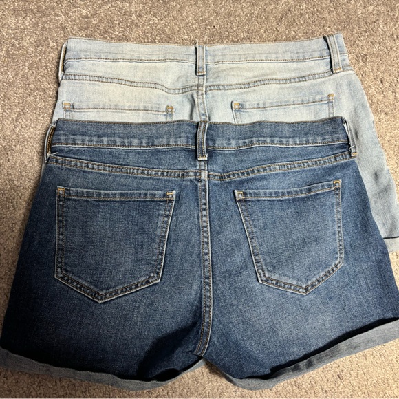 Old Navy Women’s Denim Shorts Lot- 2 pairs Size 8 (Dark & light wash) - Picture 8 of 9